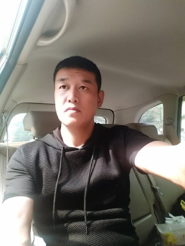 深爱的疯子的第一张照片--武汉相亲服务中心