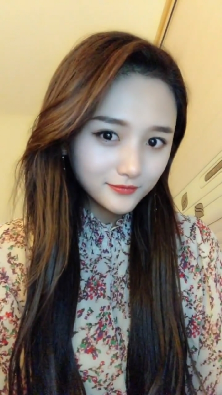淡然一笑的第一张照片--武汉相亲服务中心