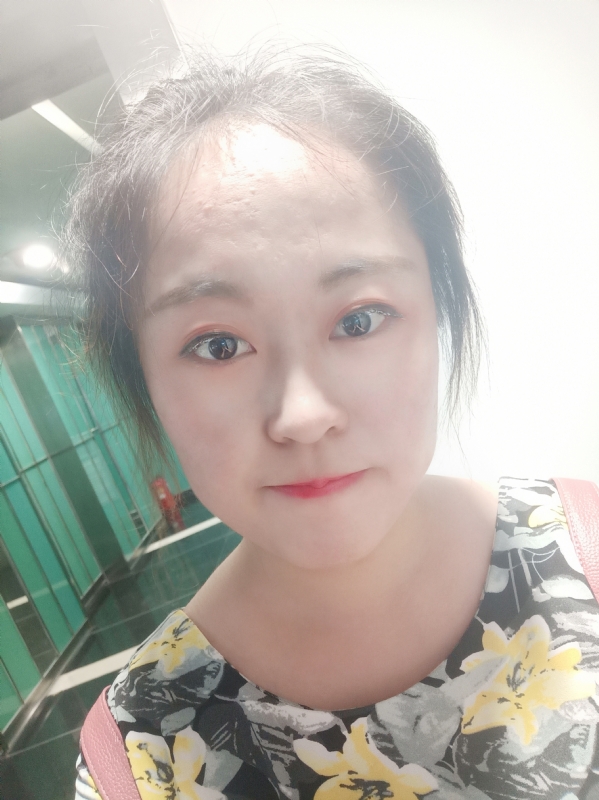 小花伞的第一张照片--武汉相亲服务中心