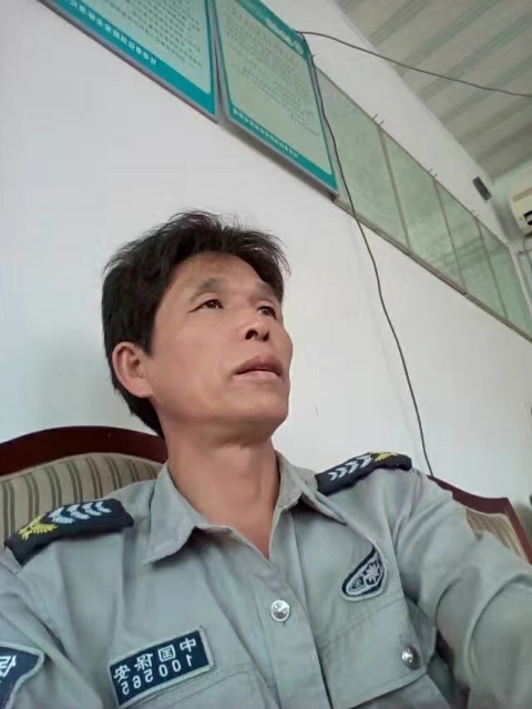 卧窗听雨的第一张照片--武汉相亲服务中心