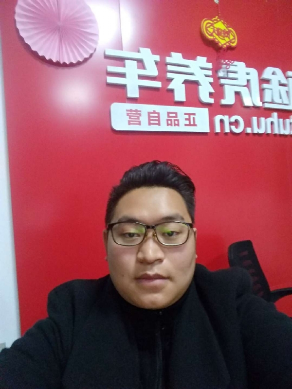 向上倾斜45度的第一张照片--武汉相亲服务中心
