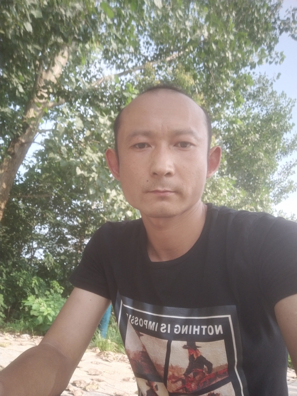 80大叔的第一张照片--武汉相亲服务中心