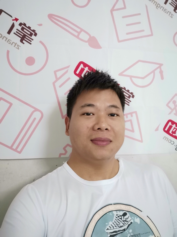 轻静地行走着的第一张照片--武汉相亲服务中心