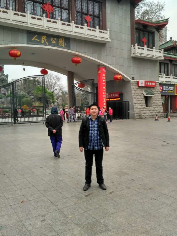 在奋斗的第一张照片--武汉相亲服务中心