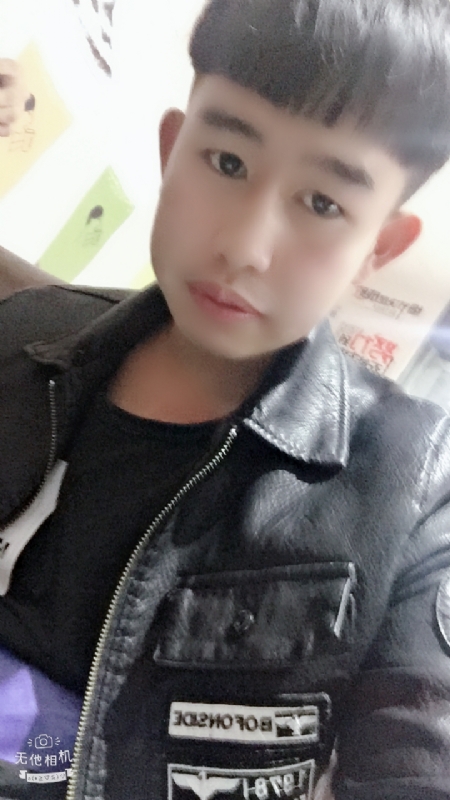 军绿色的第一张照片--武汉相亲服务中心