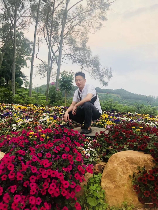 小郑的第一张照片--武汉相亲服务中心