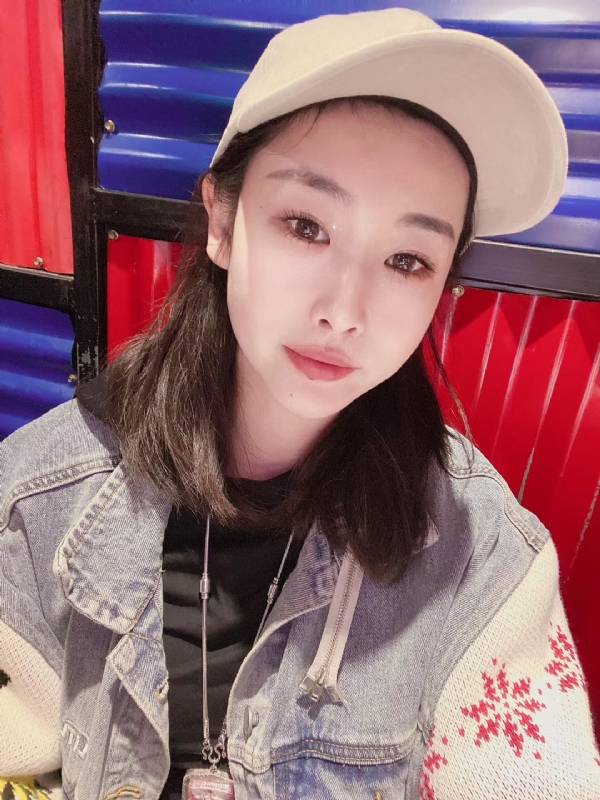 玲珑的第一张照片--武汉相亲服务中心