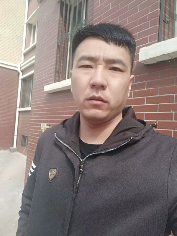 谁伴我闯荡的第一张照片--武汉相亲服务中心