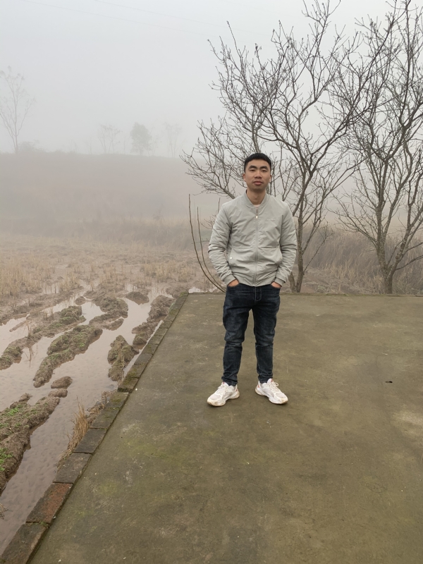 迷路的小猪的第一张照片--武汉相亲服务中心