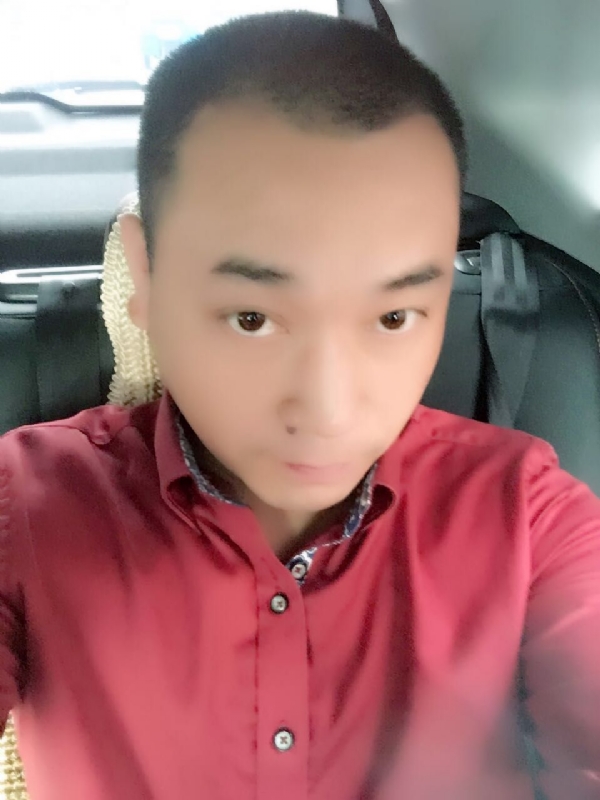 在一个路口等的第一张照片--武汉相亲服务中心