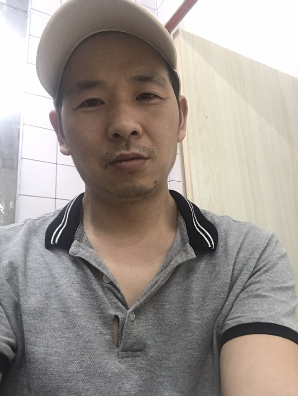 老何的第一张照片--武汉相亲服务中心