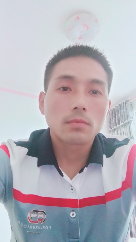 染红尘世的第一张照片--武汉相亲服务中心