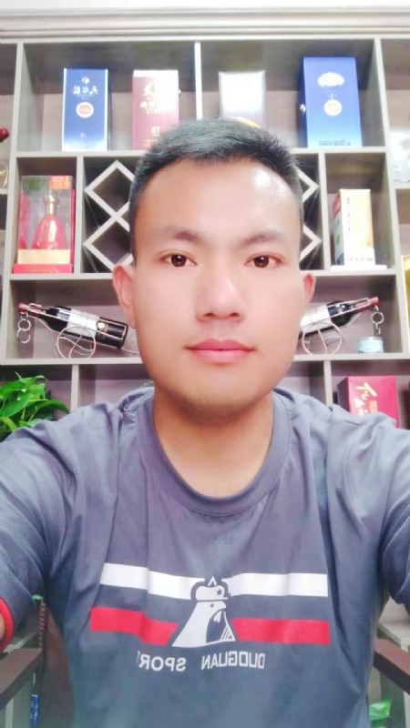 钱乾的第一张照片--武汉相亲服务中心
