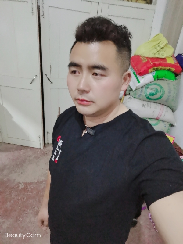 阿杰的第一张照片--武汉相亲服务中心