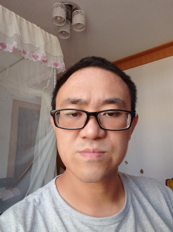小涨常鸿的第一张照片--武汉相亲服务中心