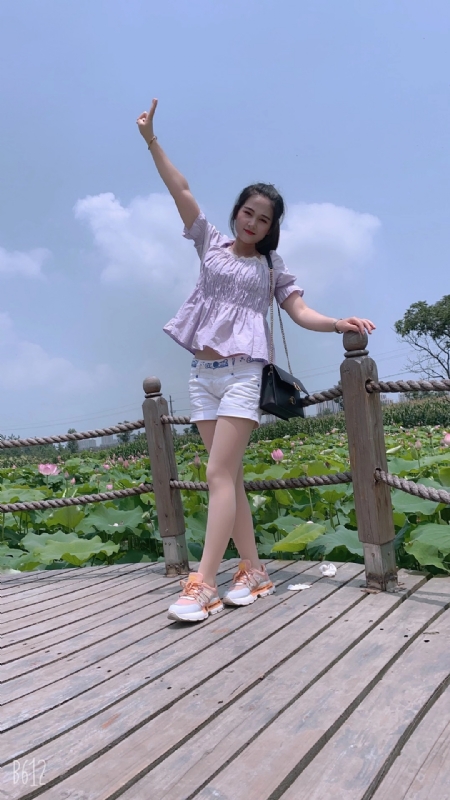 秋水伊人的第一张照片--武汉相亲服务中心