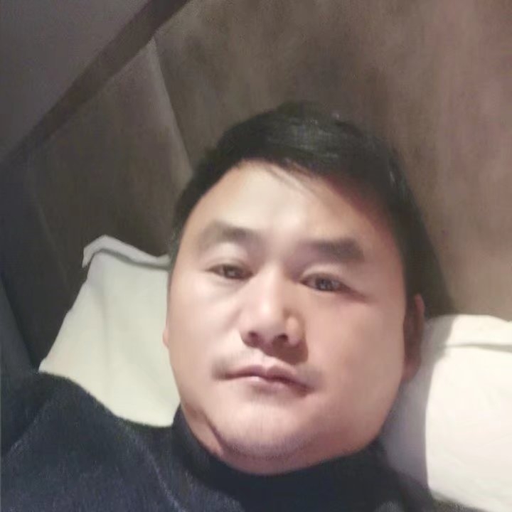 奔跑的第四张照片--武汉相亲服务中心
