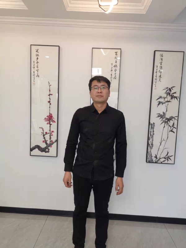 情义比天高的第一张照片--武汉相亲服务中心