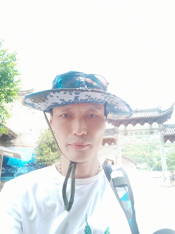 童群海的第一张照片--武汉相亲服务中心