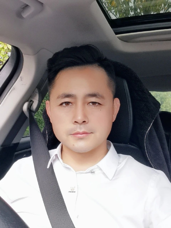 阿华大人的第一张照片--武汉相亲服务中心