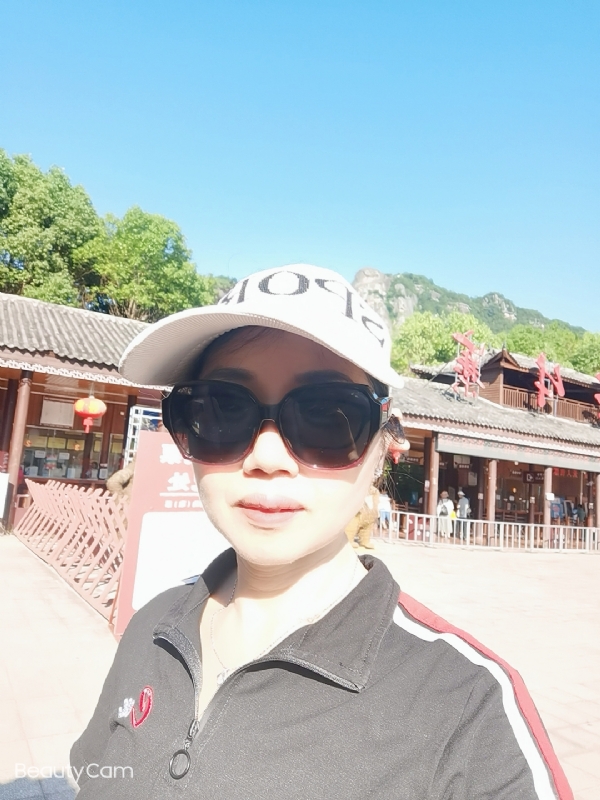 山百合的第一张照片--武汉相亲服务中心
