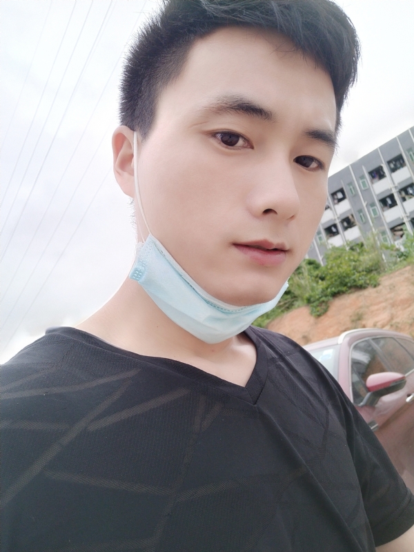 何凡的第二张照片--武汉相亲服务中心