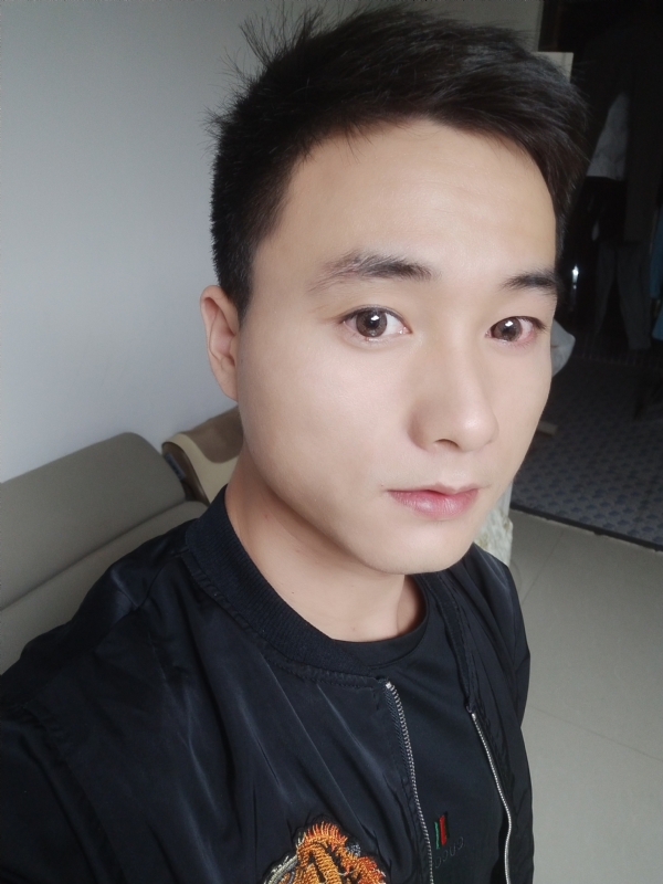 何凡的第三张照片--武汉相亲服务中心