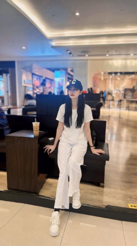 卖火柴的小女孩的第一张照片--武汉相亲服务中心