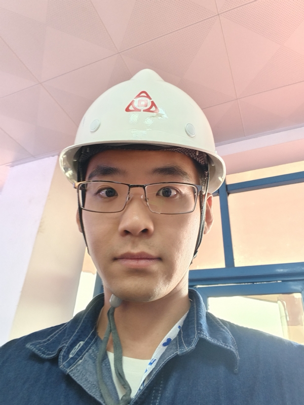 何鹏宇的第二张照片--武汉相亲服务中心
