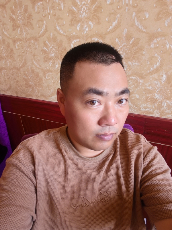 擦亮眼睛向前看的第一张照片--武汉相亲服务中心