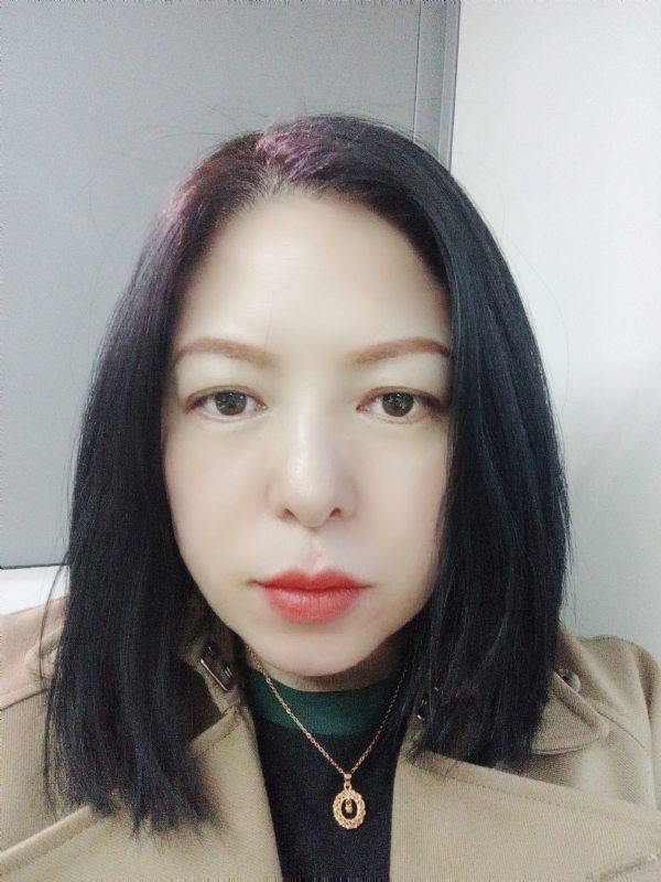 尘颜的第一张照片--武汉相亲服务中心