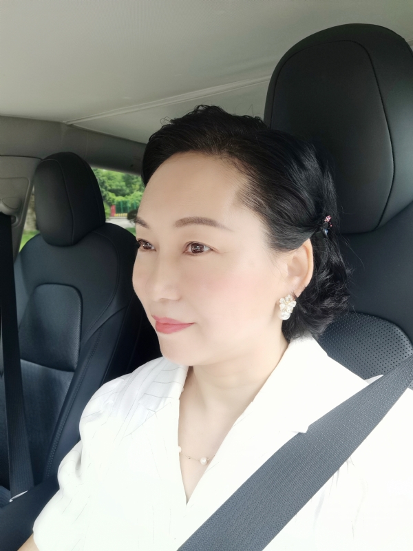 艳阳天的第一张照片--武汉相亲服务中心
