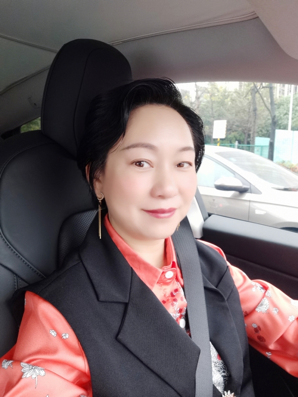 艳阳天的第二张照片--武汉相亲服务中心