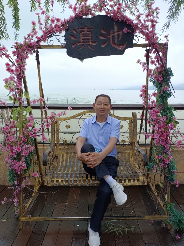 奋斗的第二张照片--武汉相亲服务中心