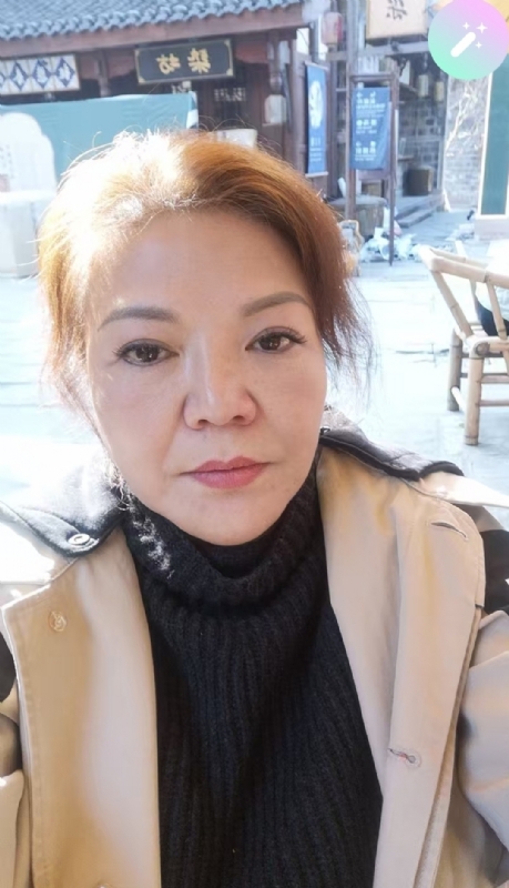 宛霞的第二张照片--武汉相亲服务中心
