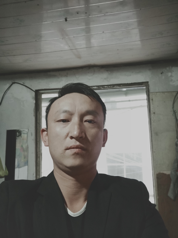 放弃爱你的第一张照片--武汉相亲服务中心