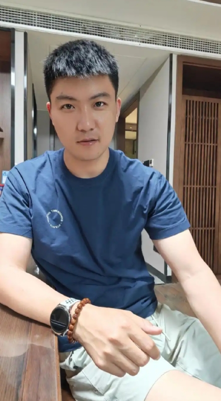 大鹏展翅的第二张照片--武汉相亲服务中心