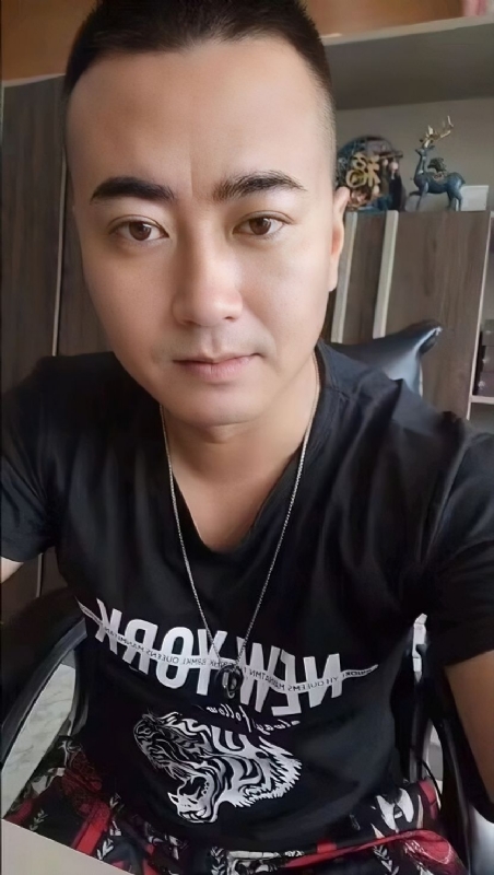 Luck耀的第一张照片--武汉相亲服务中心