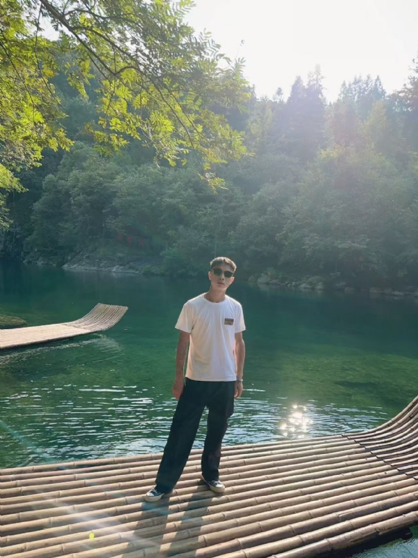 林言的第三张照片--武汉相亲服务中心