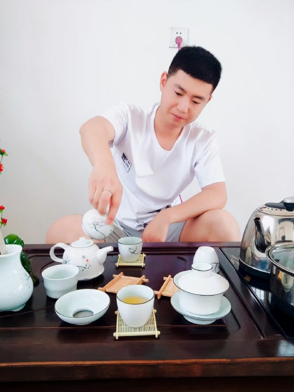 日月的第三张照片--武汉相亲服务中心