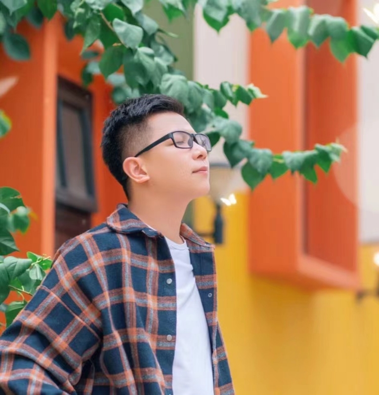 版本之子的第一张照片--武汉相亲服务中心