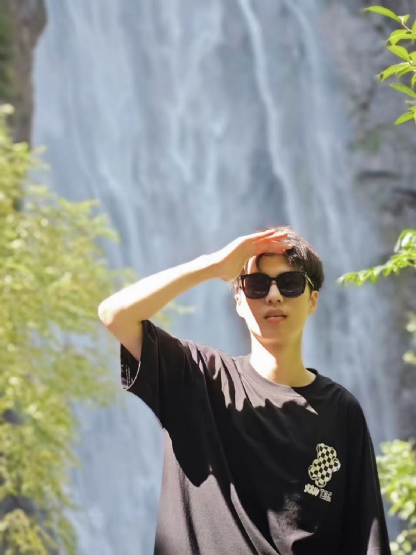 大橙子的第一张照片--武汉相亲服务中心