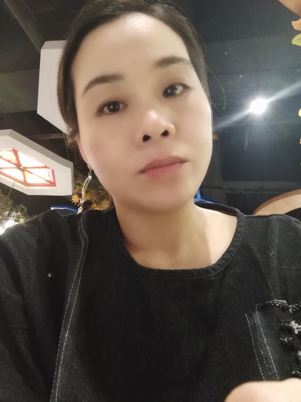 喜欢黑巧的第一张照片--武汉相亲服务中心